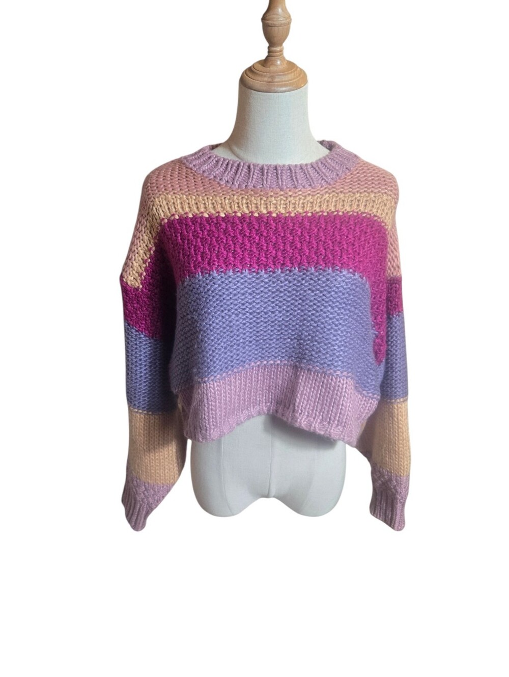 Vestique Colorblock Cropped Knit Sweater in Pink, Lavender & Tan